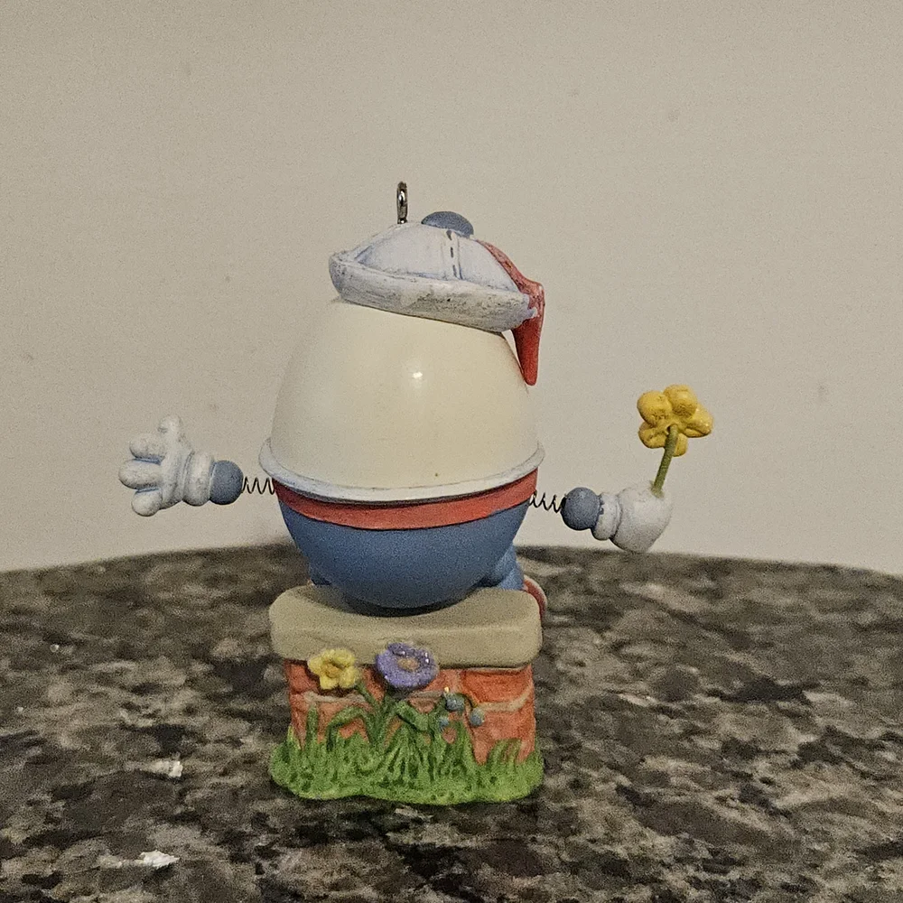 Humpty Dumpty 2009 Hallmark Keepsake Ornament Christmas Holiday Decor